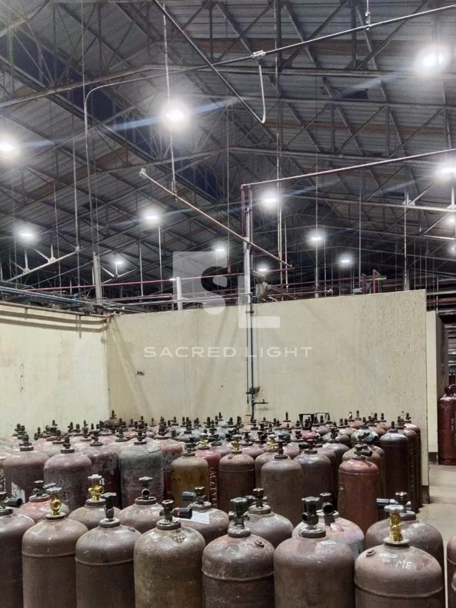 ผลงานการติดตั้งโคมไฟฟลัดไลท์กันระเบิด LED โรงงานผลิตและจำหน่ายแก๊สอุตสาหกรรม บางพลี @สมุทรปราการ