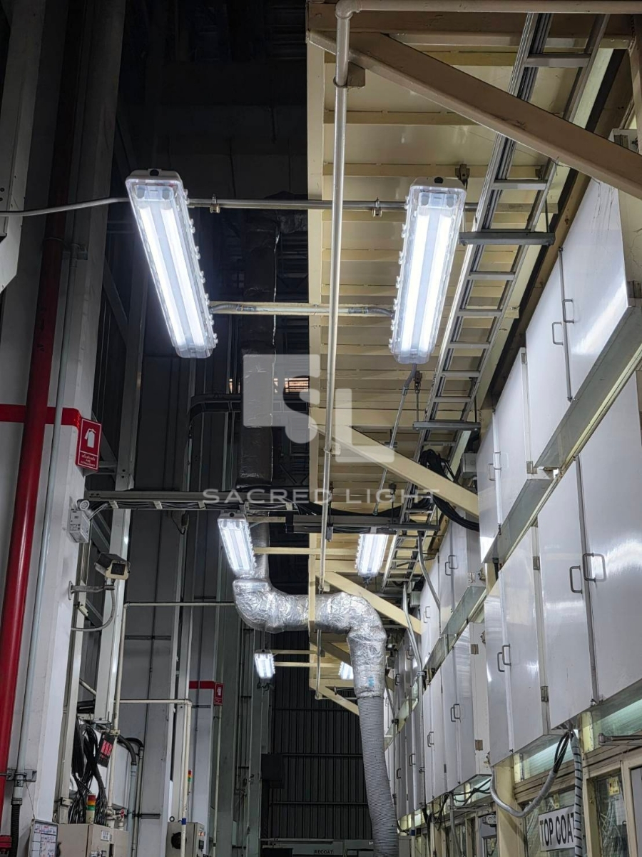 ผลงานการติดตั้งโคมไฟกันระเบิด LED ทางเดินภายในโรงงานผลิตชิ้นส่วนฮาร์ดแวร์และอุปกรณ์อิเล็กทรอนิกส์ จ.ชลบุรี