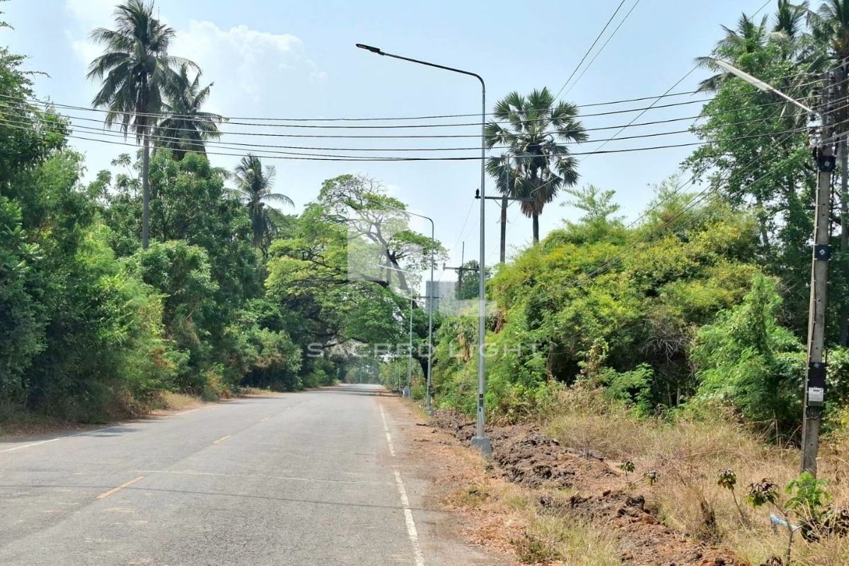 ติดตั้งโคมไฟถนน LED 120W จำนวน 80 ชุด ริมทางหลวงท้องถิ่น นว.ถ.1-0095 องค์การบริหารส่วนจังหวัดนครสวรรค์ ตำบลกลางแดด อ.เมือง จ.นครสวรรค์