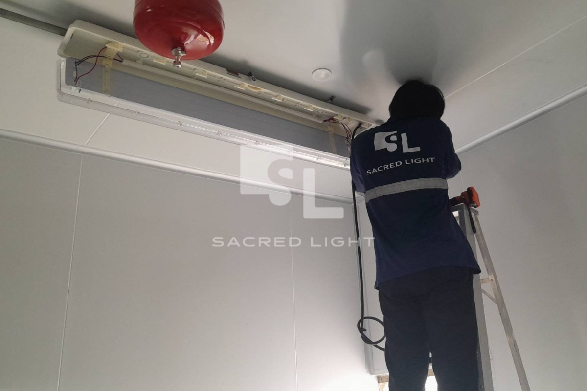 ติดตั้งโคมไฟกันระเบิด BYS Series โรงงานเครื่องหนัง นิคมลาดกระบัง