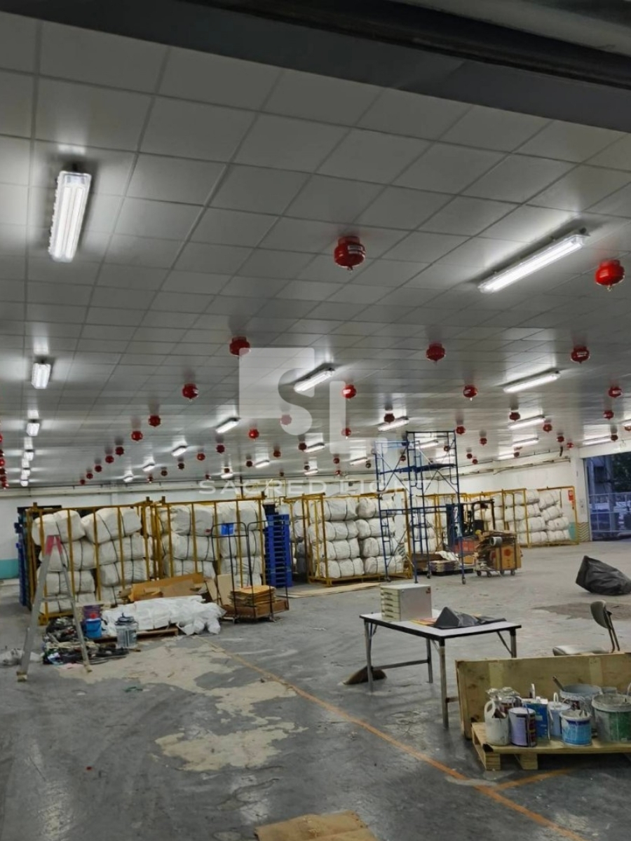 ติดตั้งโคมไฟกันระเบิด BYS Series โรงงานเครื่องหนัง นิคมลาดกระบัง