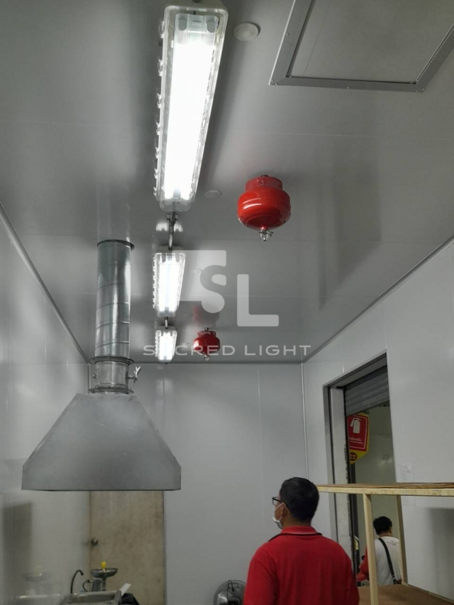 ติดตั้งโคมไฟกันระเบิด BYS Series โรงงานเครื่องหนัง นิคมลาดกระบัง