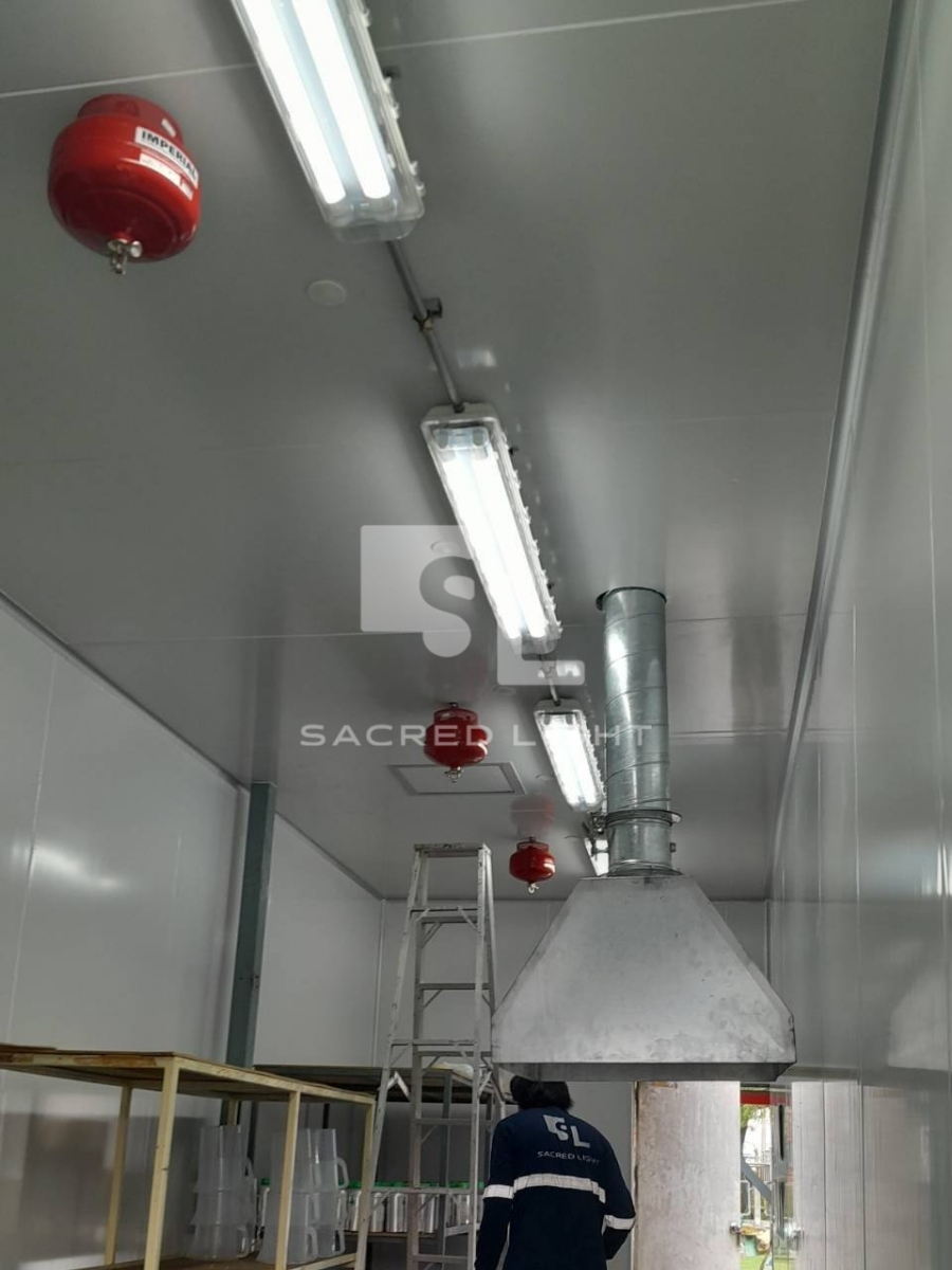 ติดตั้งโคมไฟกันระเบิด BYS Series โรงงานเครื่องหนัง นิคมลาดกระบัง