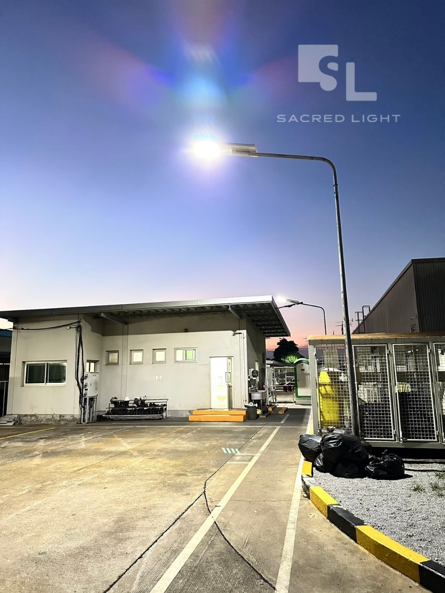ติดตั้งโคมไฟถนนโซล่าเซลล์ SAR 100W นิคมอุตสาหกรรมปิ่นทอง ชลบุรี