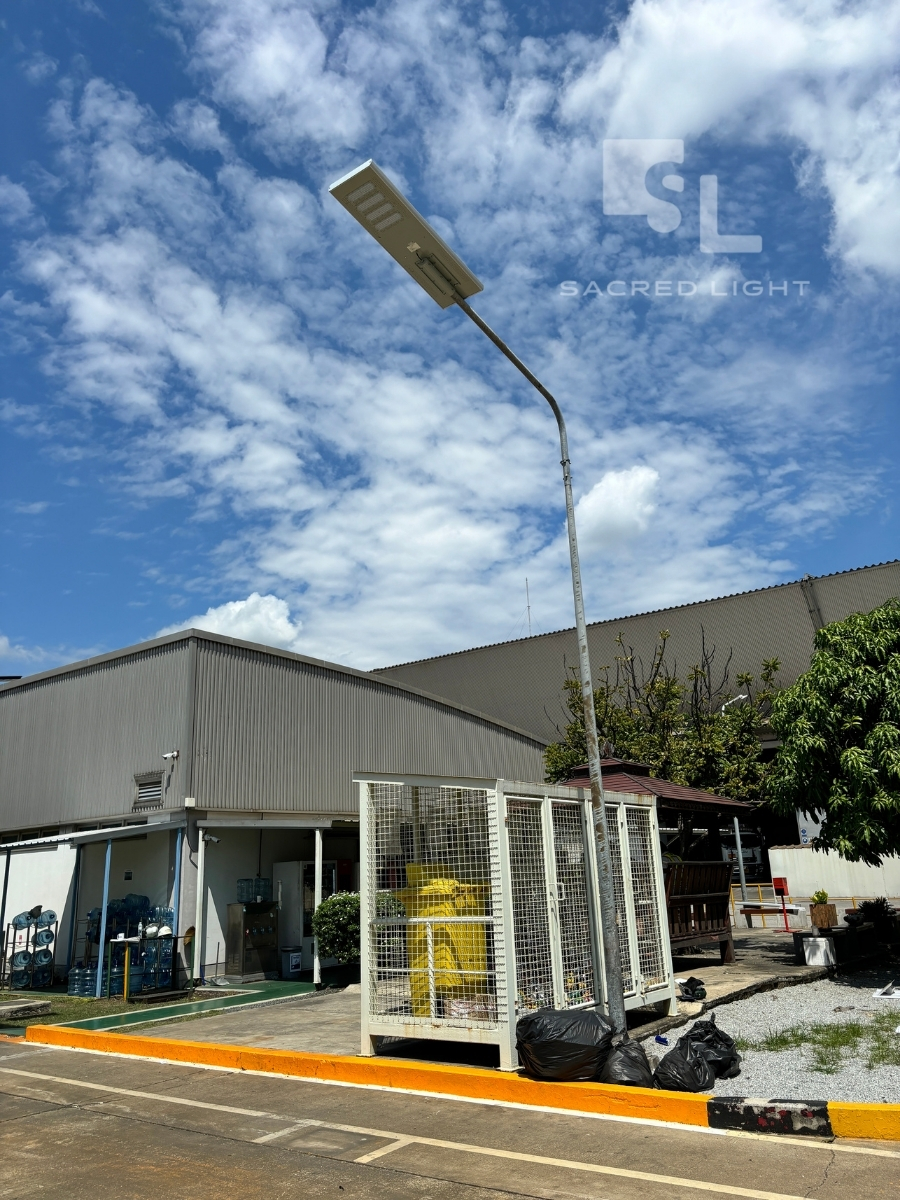 ติดตั้งโคมไฟถนนโซล่าเซลล์ SAR 100W นิคมอุตสาหกรรมปิ่นทอง ชลบุรี