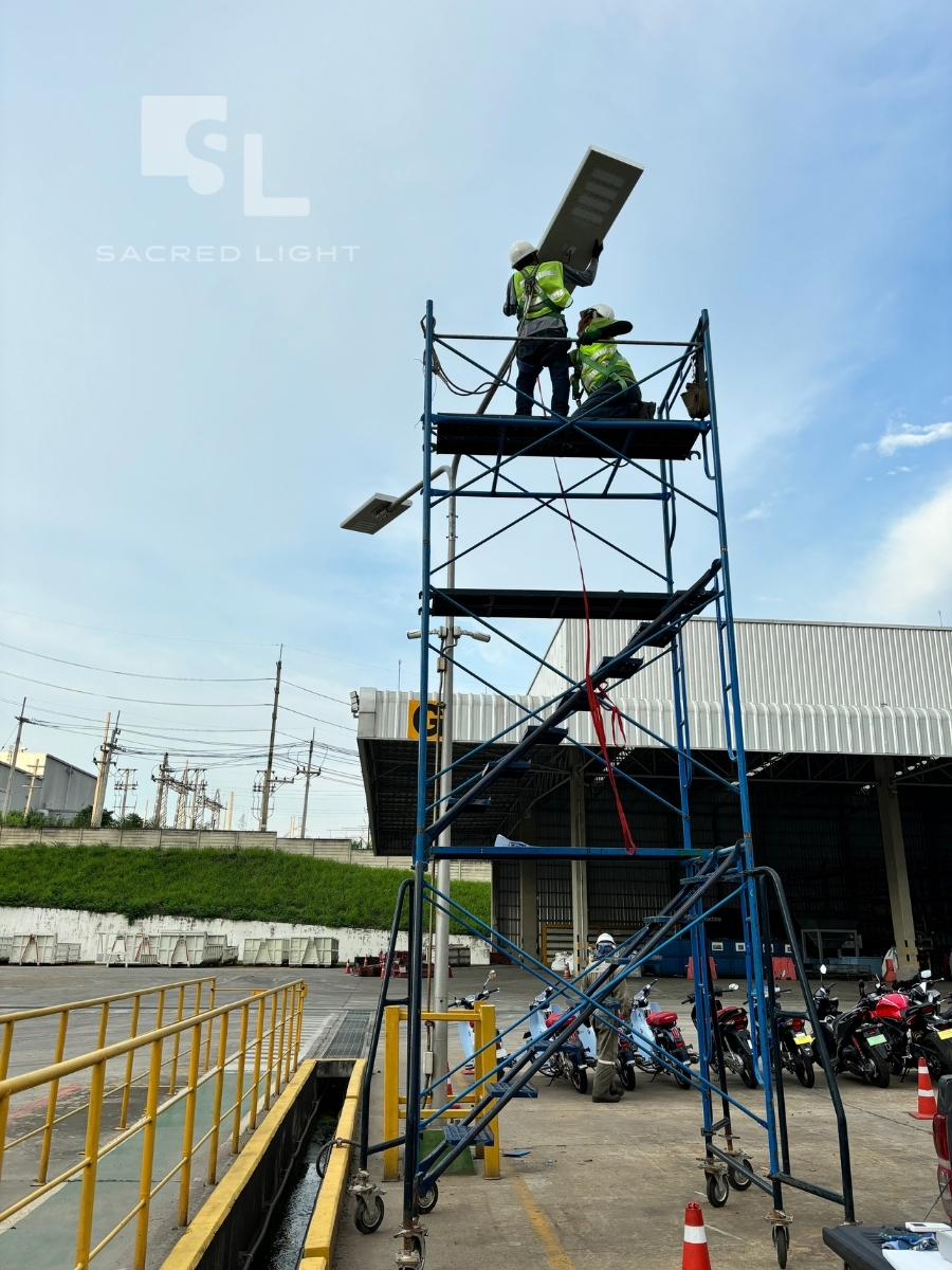 ติดตั้งโคมไฟถนนโซล่าเซลล์ SAR 100W นิคมอุตสาหกรรมปิ่นทอง ชลบุรี