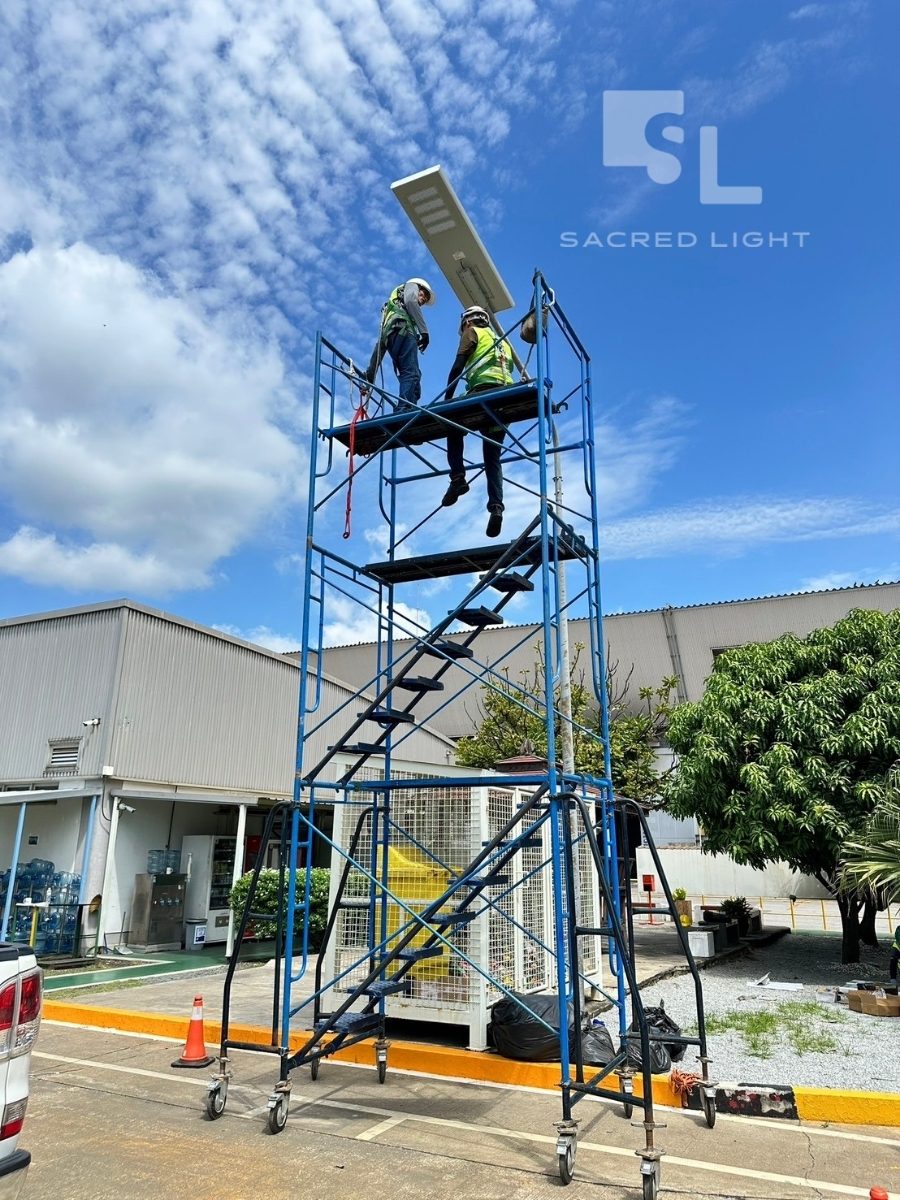 ติดตั้งโคมไฟถนนโซล่าเซลล์ SAR 100W นิคมอุตสาหกรรมปิ่นทอง ชลบุรี
