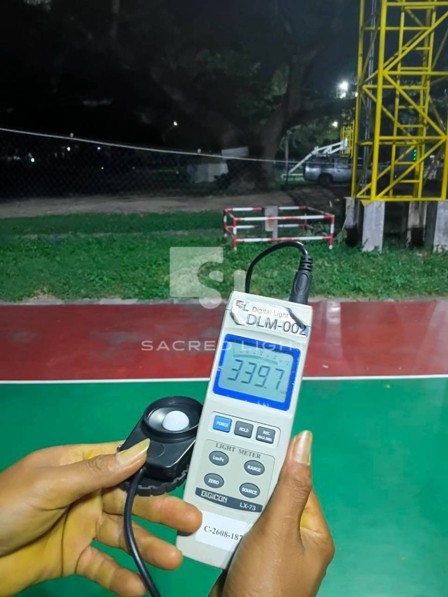 ตรวจวัดค่าความสว่างฝั่งเสาไฟสนามตะกร้อก่อนส่งมอบงาน