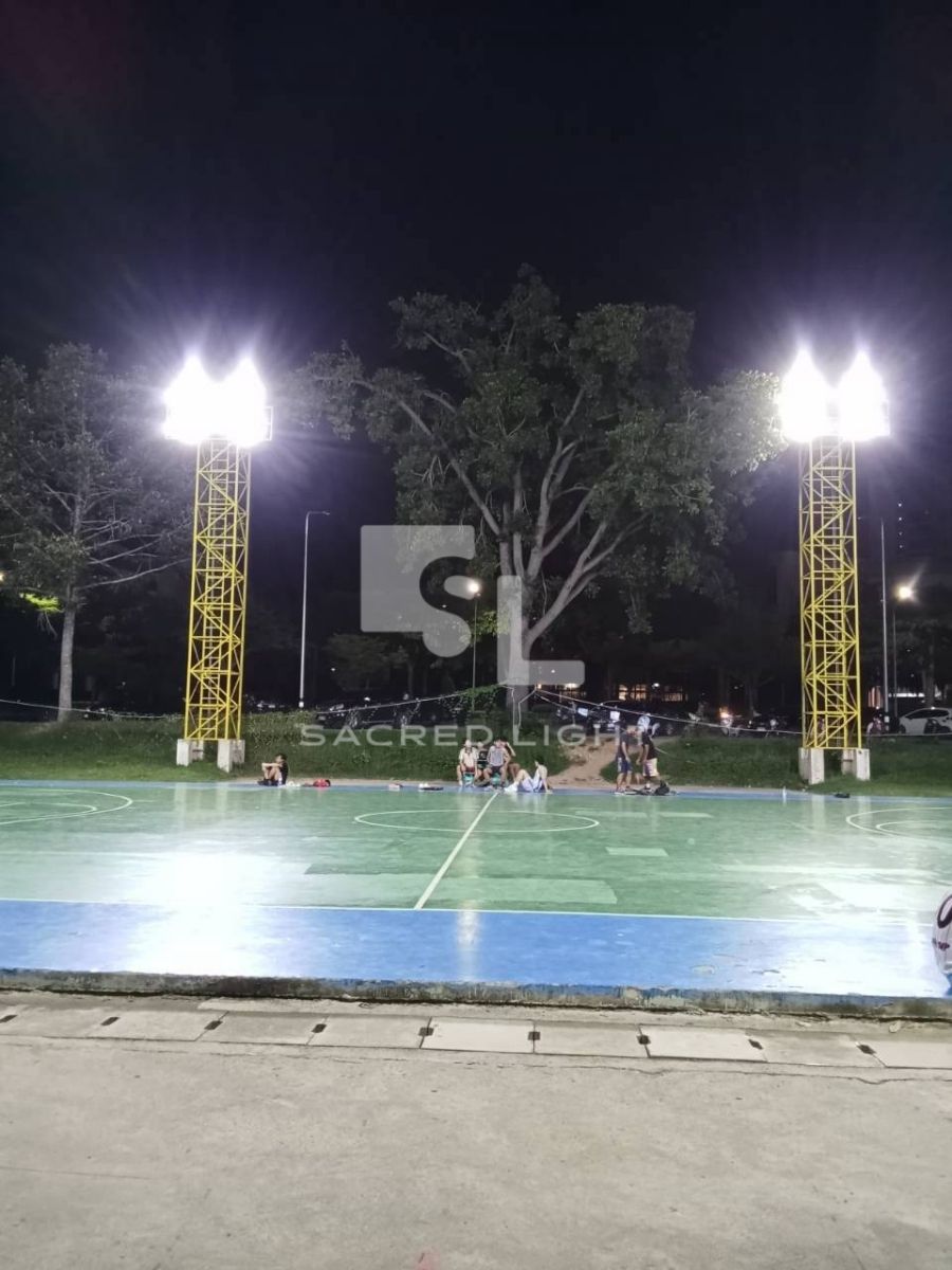 เสาไฟโคมฟลัดไลท์ LED MASTER-2 ริมสนามบาสเกตบอลกลางคืน ม.เกษตรศาสตร์ ศรีราชา