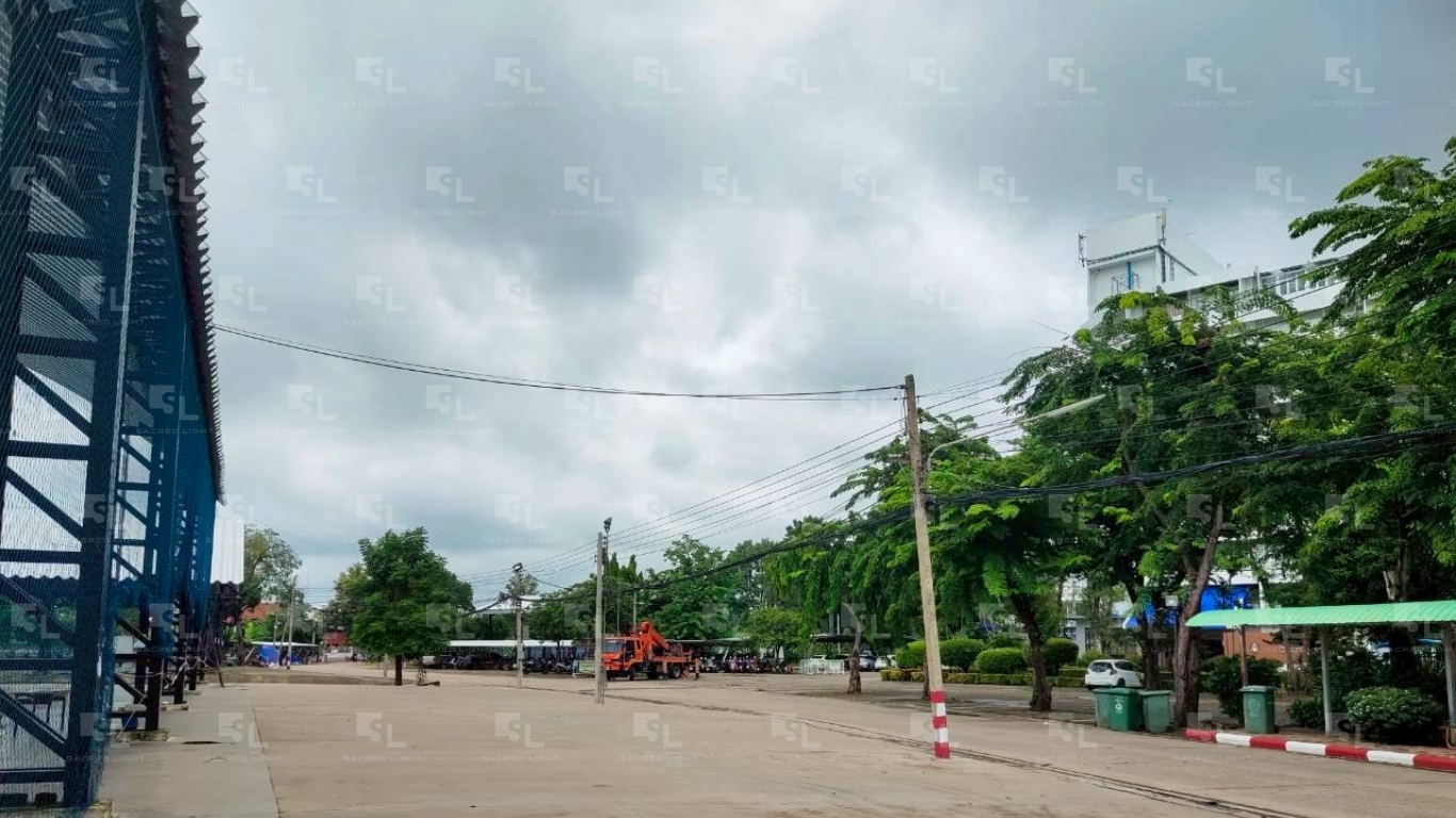 ก่อนติดตั้งไฟถนนบริเวณถนนภายในมหาวิทยาลัยราชภัฏนครสวรรค์