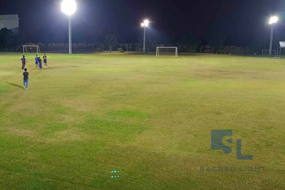 ติดตั้งโคมไฟฟลัดไลท์ LED รุ่น MASTER-9 สนามรักบี้ โรงเรียนนานาชาติ ชลบุรี