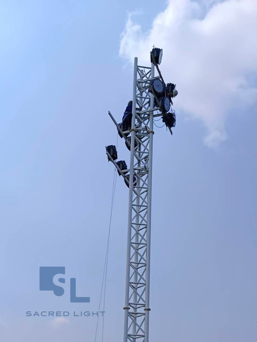 ติดตั้งโคมไฟฟลัดไลท์ LED รุ่น MASTER-9 สนามรักบี้ โรงเรียนนานาชาติ ชลบุรี