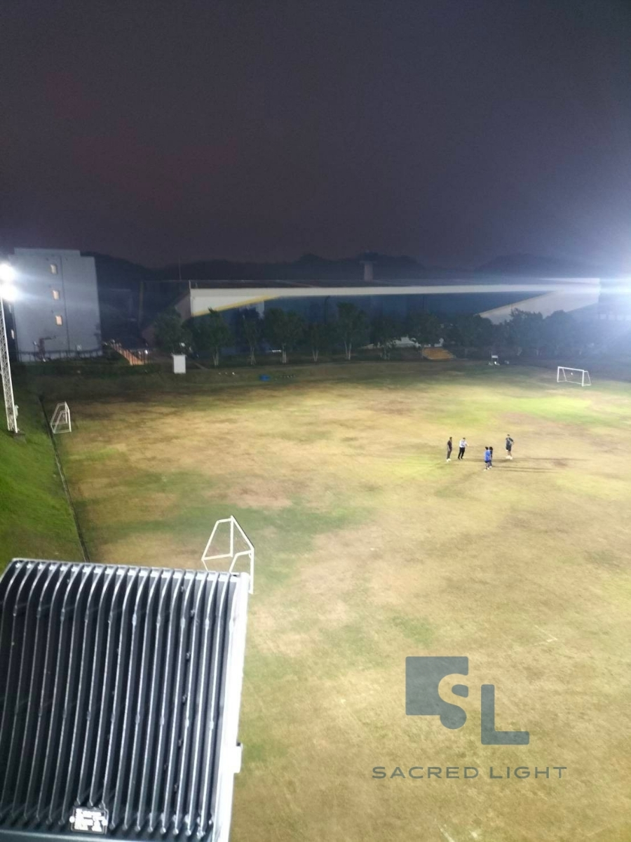 ติดตั้งโคมไฟฟลัดไลท์ LED รุ่น MASTER-9 สนามรักบี้ โรงเรียนนานาชาติ ชลบุรี