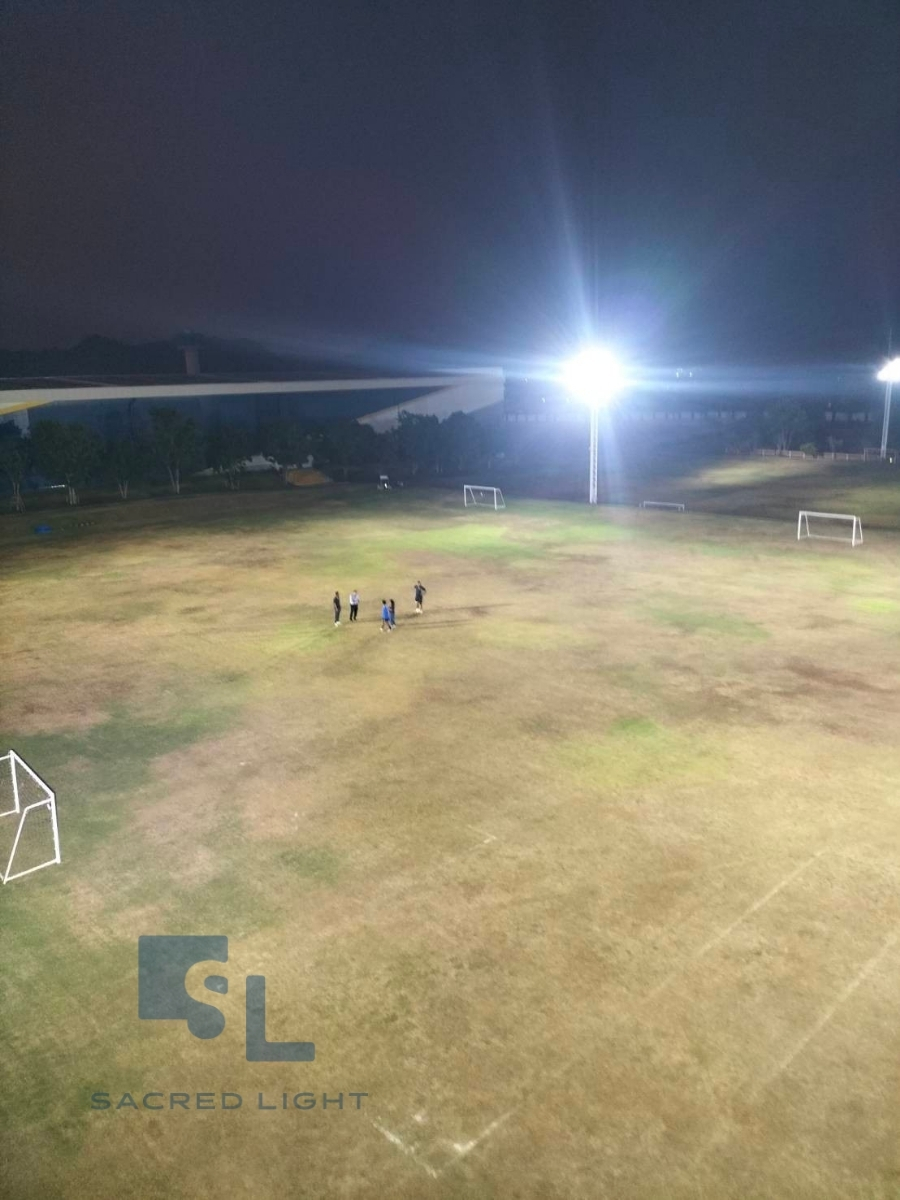 ติดตั้งโคมไฟฟลัดไลท์ LED รุ่น MASTER-9 สนามรักบี้ โรงเรียนนานาชาติ ชลบุรี