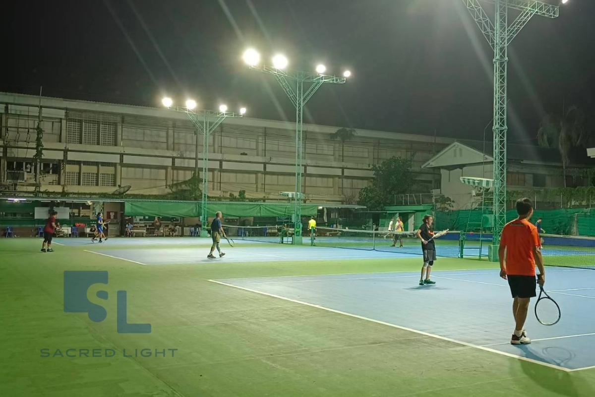 ติดตั้งโคมไฟฟลัดไลท์ LED รุ่น MASTER-9 สนามเทนนิส ชลบุรี