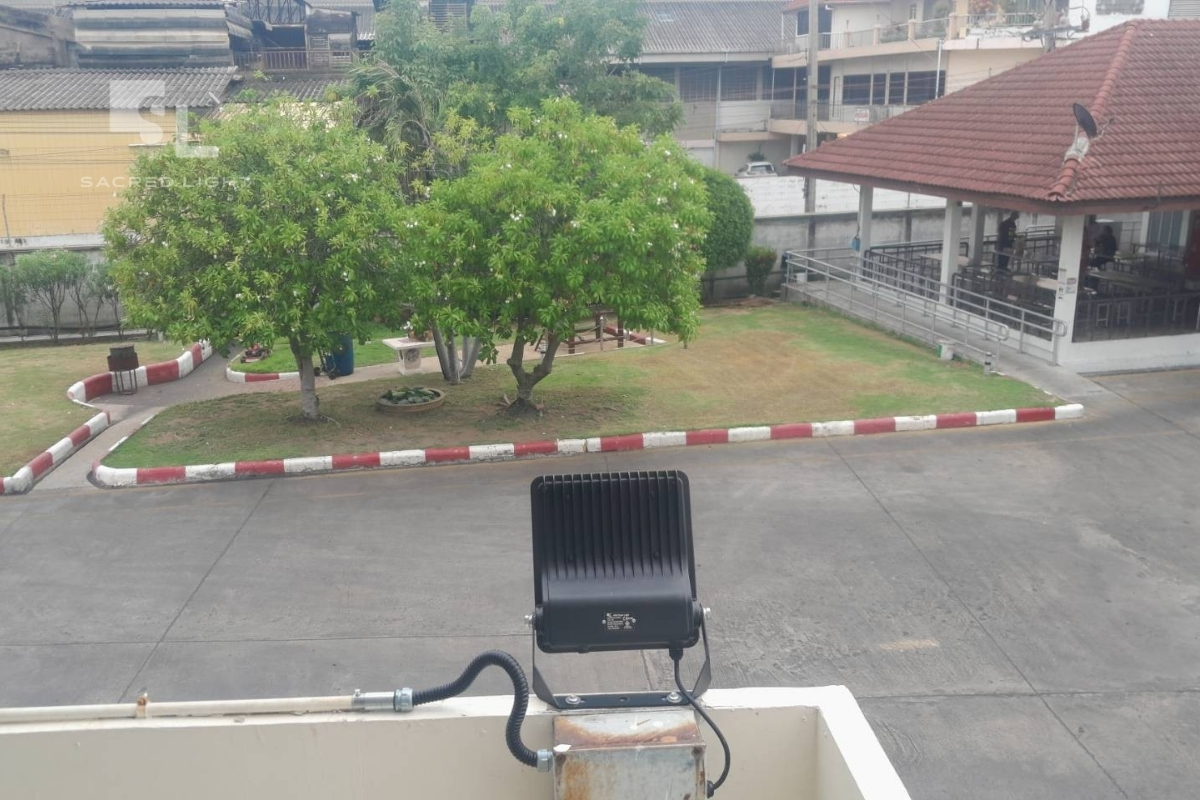 ติดตั้งโคมไฟฟลัดไลท์ MASTER-5 โรงงานท่อเหล็ก ปทุมธานี