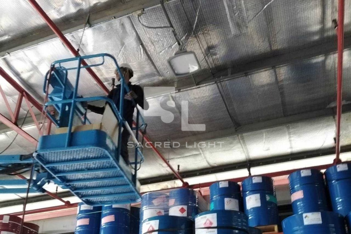 ติดตั้งโคมไฟฟลัดไลท์กันระเบิด J Series โรงงานผลิตสี ชลบุรี