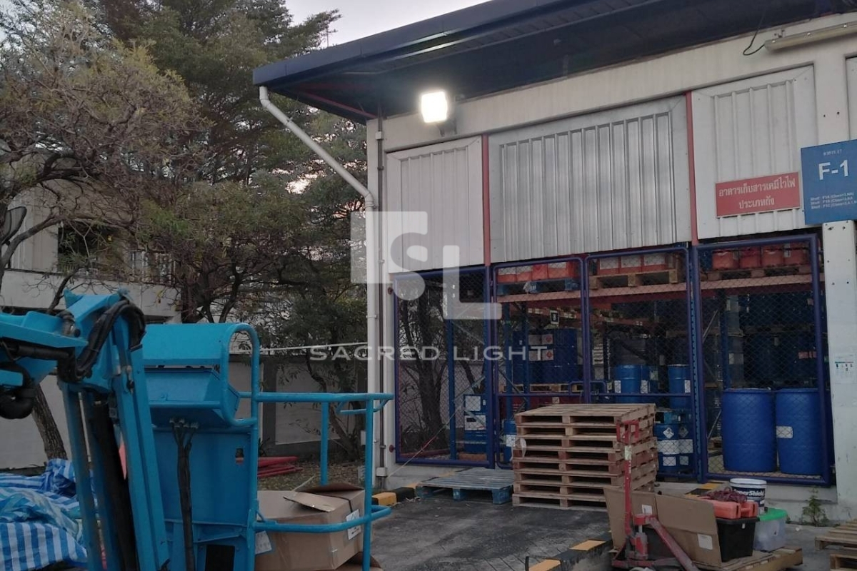 ติดตั้งโคมไฟฟลัดไลท์กันระเบิด J Series โรงงานผลิตสี ชลบุรี