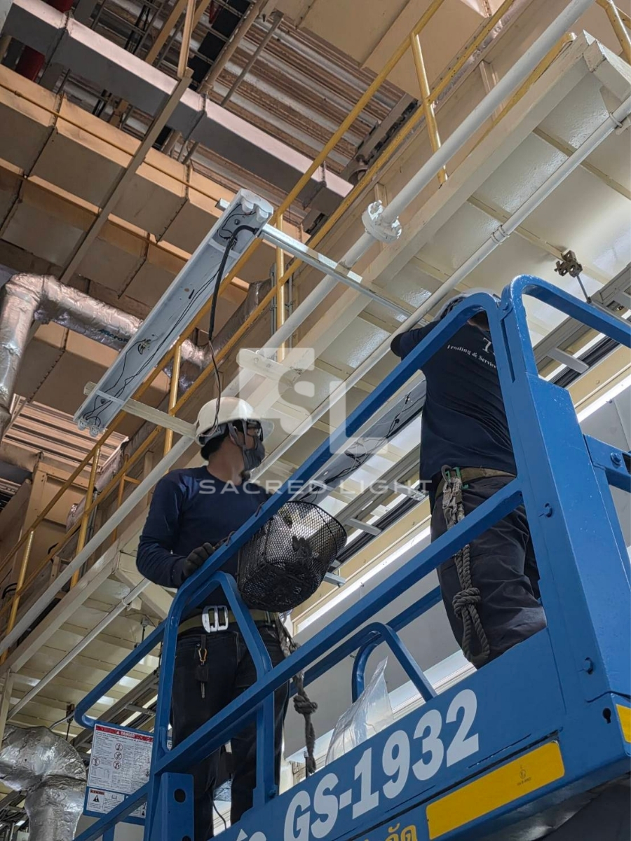 ติดตั้งโคมไฟกันระเบิด BYS Series โรงงานผลิตชิ้นส่วนอิเล็กทรอนิกส์ ชลบุรี