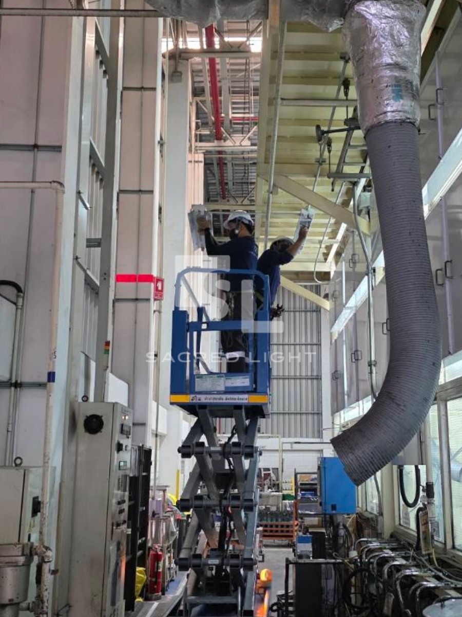 ติดตั้งโคมไฟกันระเบิด BYS Series โรงงานผลิตชิ้นส่วนอิเล็กทรอนิกส์ ชลบุรี