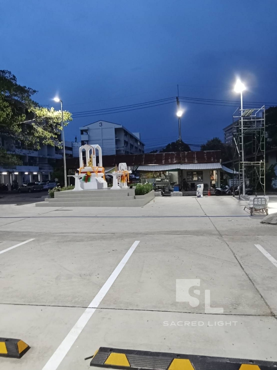 ติดตั้งโคมไฟถนน LED MASTERPRO-4T 90W ลานจอดรถ โรงแรม อุบลราชธานี