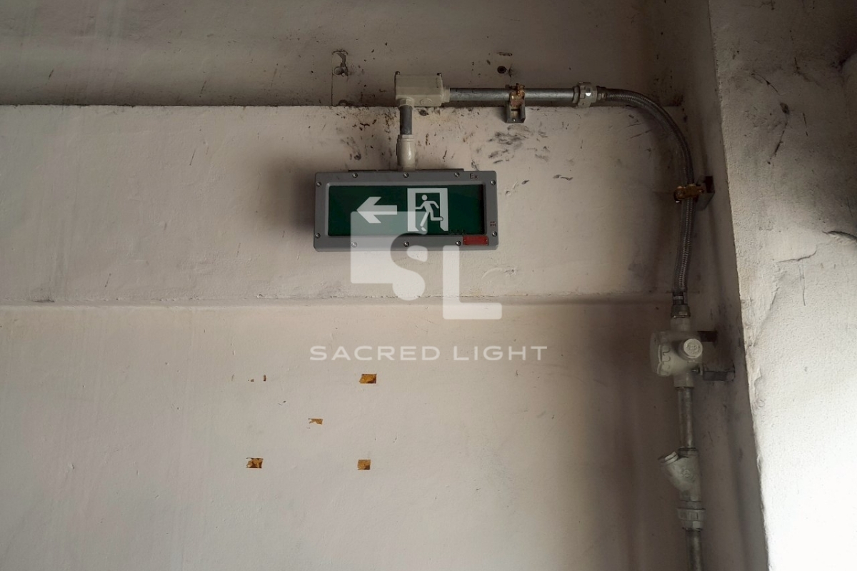 ติดตั้งป้ายไฟทางออก BYY โรงงานสีรถยนต์ แหลมฉบัง