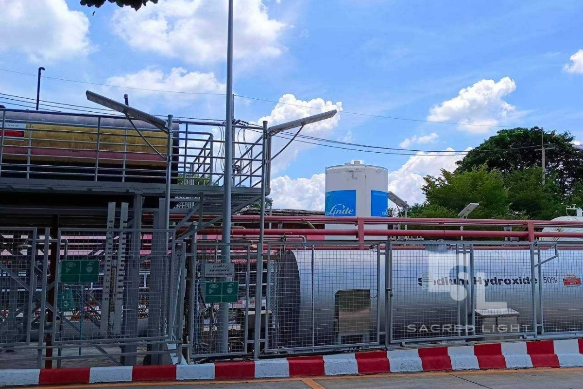 ติดตั้งโคมไฟถนนโซล่าเซลล์ SAR 80W 60W โรงงานเครื่องดื่ม ปทุมธานี