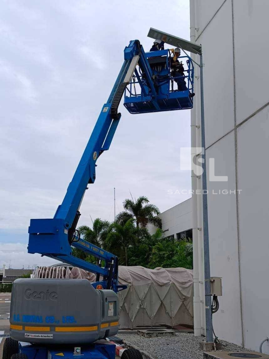 ติดตั้งโคมไฟถนนโซล่าเซลล์ SAR 80W 60W โรงงานเครื่องดื่ม ปทุมธานี