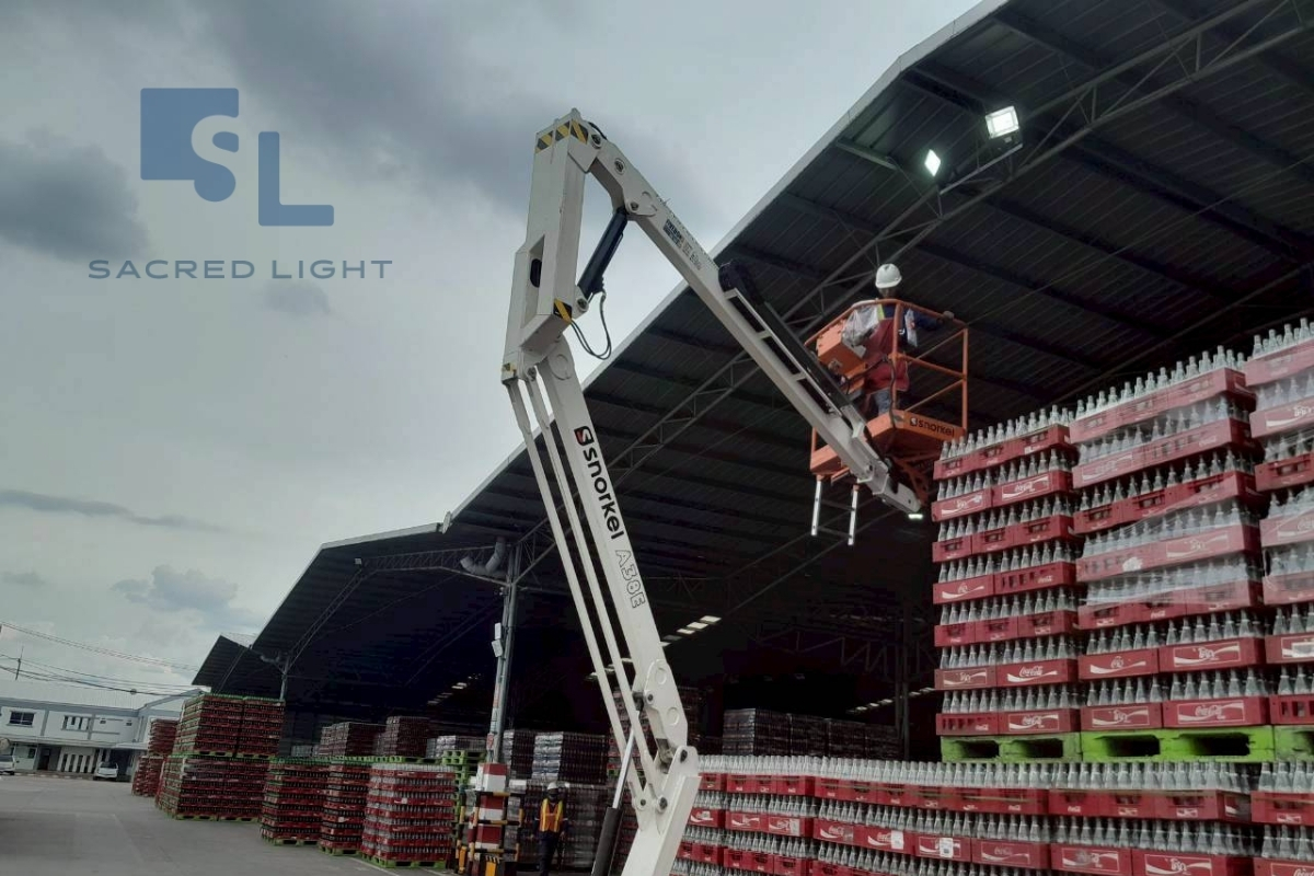 ติดตั้งโคมไฟฟลัดไลท์ LED รุ่น MASTER-9 โรงงานผลิตเครื่องดื่มน้ำอัดลม ปทุมธานี
