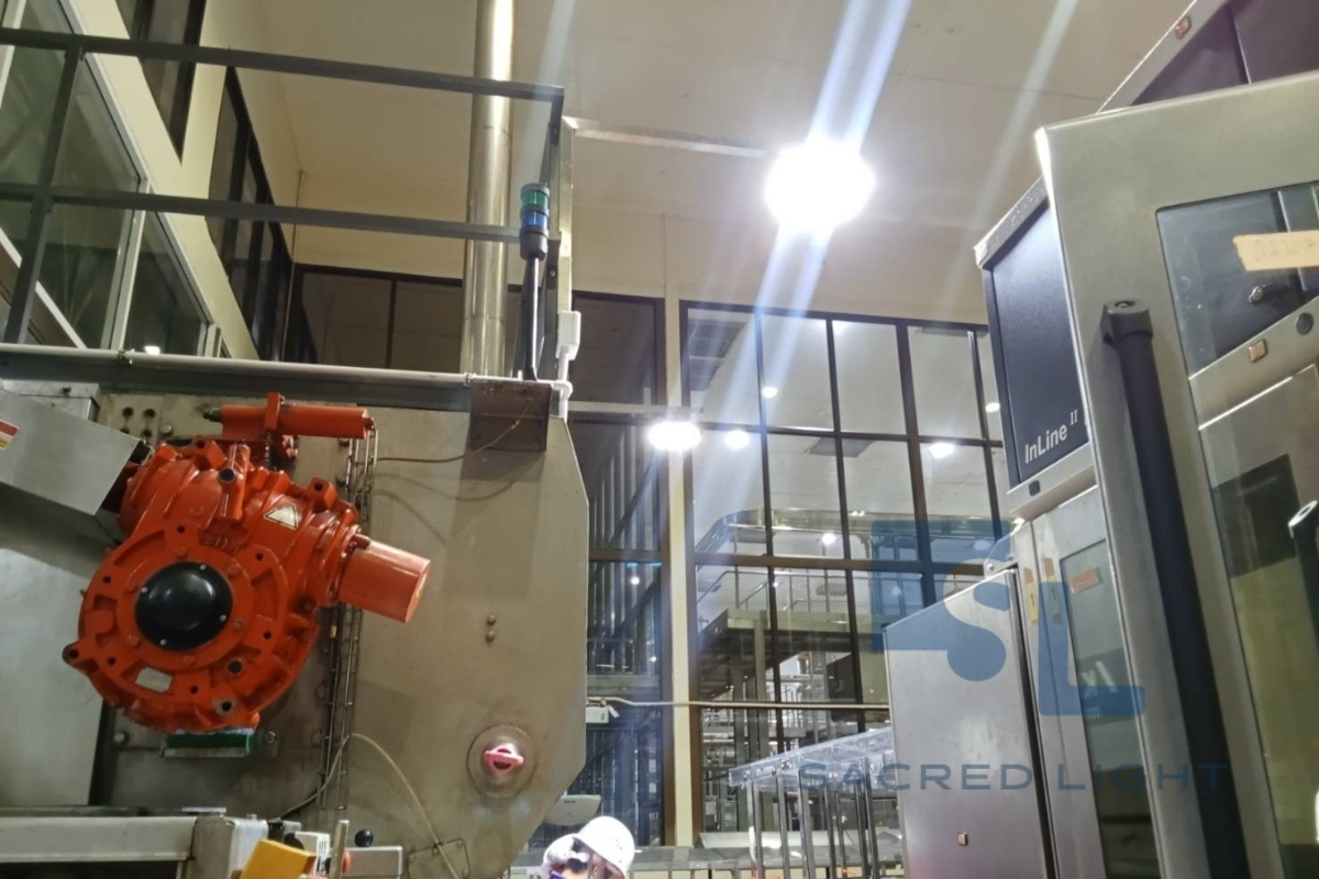 ติดตั้งโคมไฟไฮเบย์ LED รุ่น E14 โรงงานผลิตเครื่องดื่มน้ำอัดลม รังสิต