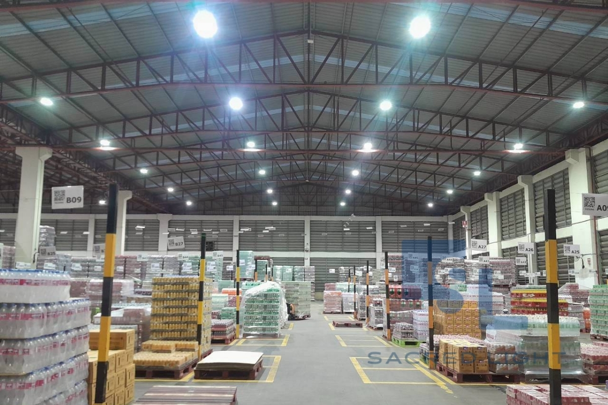 ภาพแสงสว่างภายในโกดังด้วยโคมไฮเบย์ E12