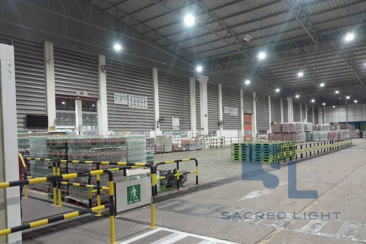 ภาพแสงสว่างภายในโกดังด้วยโคมไฮเบย์ E12