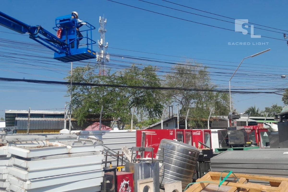 ติดตั้งโคมไฟถนน LED ECO-2 และ MASTERPRO-5 โรงงานผลิตเครื่องดื่มน้ำอัดลม มีนบุรี