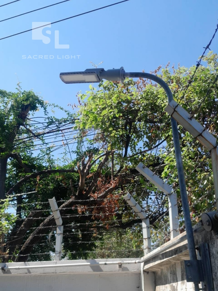 ติดตั้งโคมไฟถนน LED ECO-2 โรงงานผลิตเครื่องดื่มน้ำอัดลม มีนบุรี