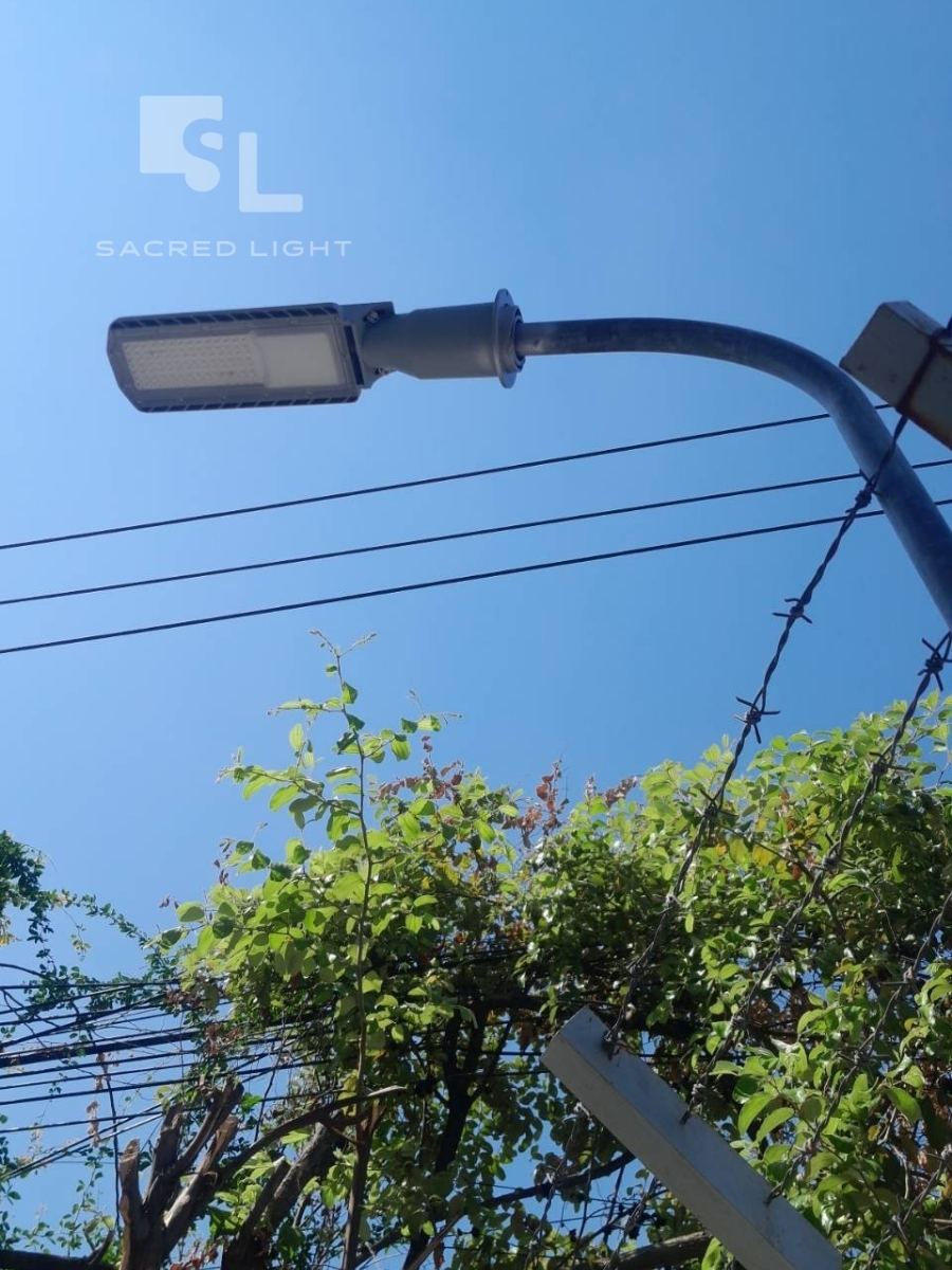ติดตั้งโคมไฟถนน LED ECO-2 โรงงานผลิตเครื่องดื่มน้ำอัดลม มีนบุรี