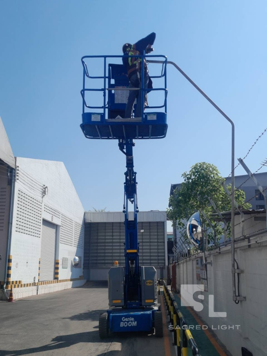 ติดตั้งโคมไฟถนน LED ECO-2 และ MASTERPRO-5 โรงงานผลิตเครื่องดื่มน้ำอัดลม มีนบุรี