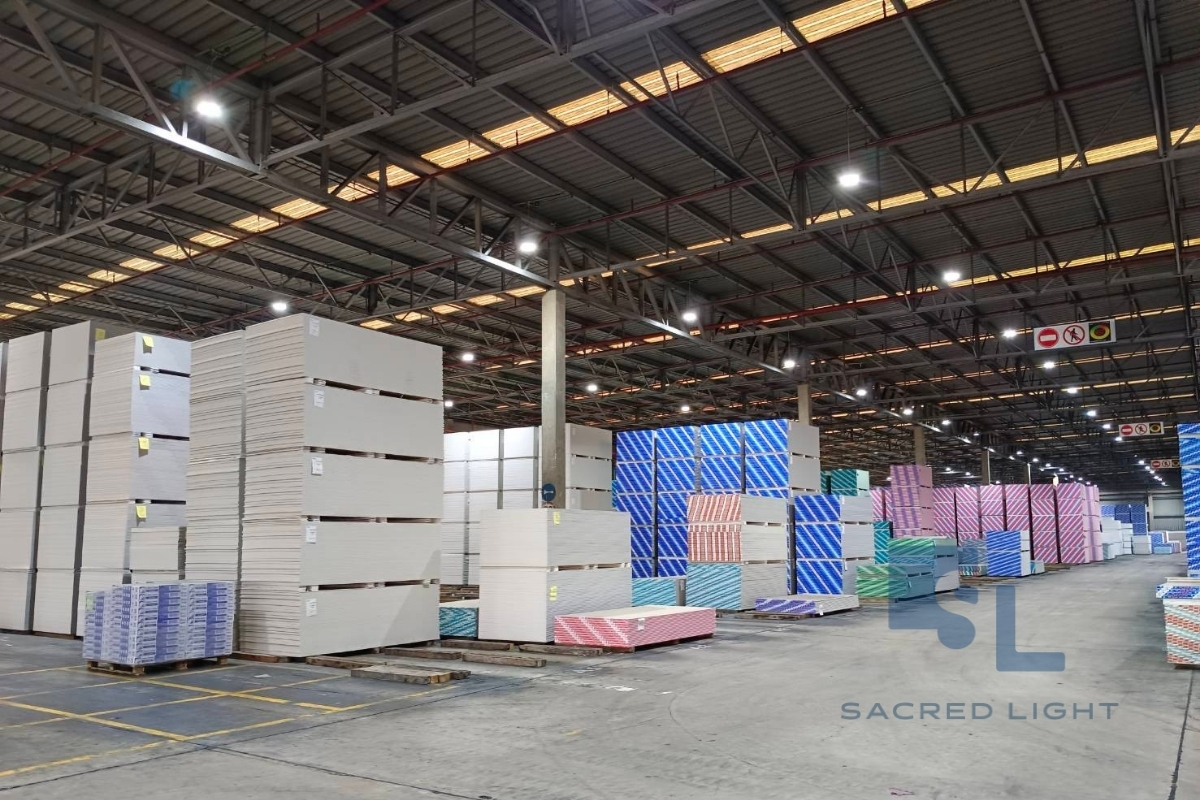 ติดตั้งโคมไฟไฮเบย์ LED รุ่น E7 โรงงานผลิตแผ่นยิปซั่ม ชลบุรี