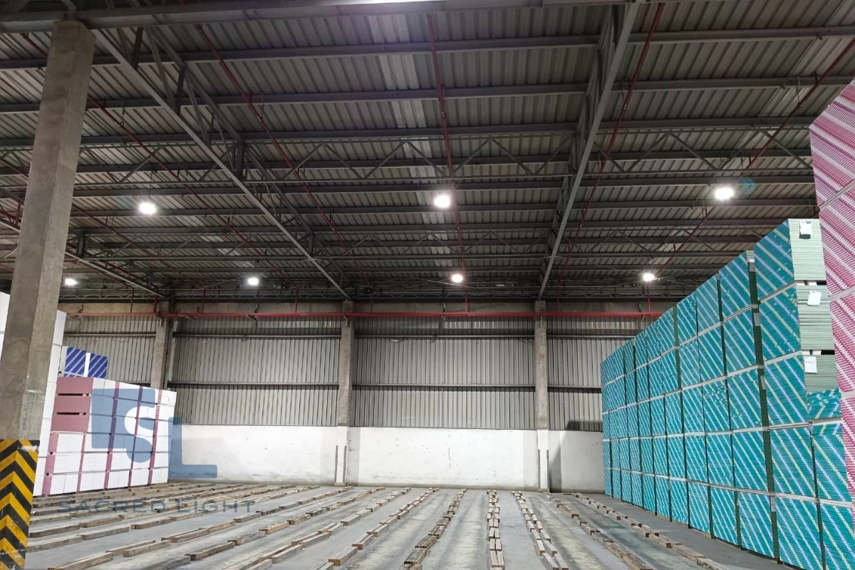 ติดตั้งโคมไฟไฮเบย์ LED รุ่น E7 โรงงานผลิตแผ่นยิปซั่ม ชลบุรี