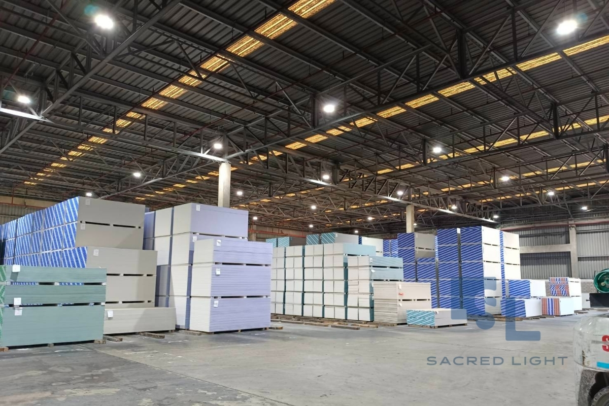 ติดตั้งโคมไฟไฮเบย์ LED รุ่น E7 โรงงานผลิตแผ่นยิปซั่ม ชลบุรี