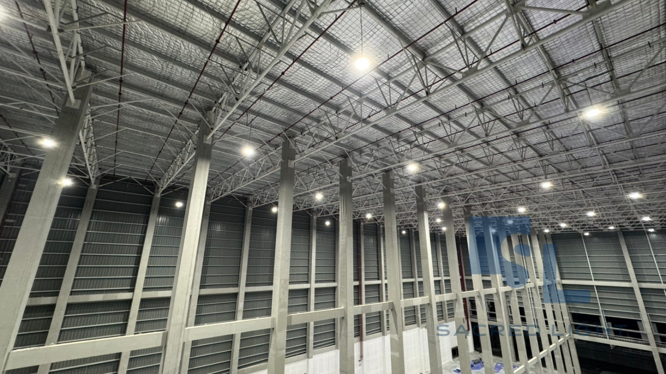 ติดตั้งโคมไฟไฮเบย์ LED รุ่น E12 โรงงานผลิตอาหารสัตว์ สระบุรี