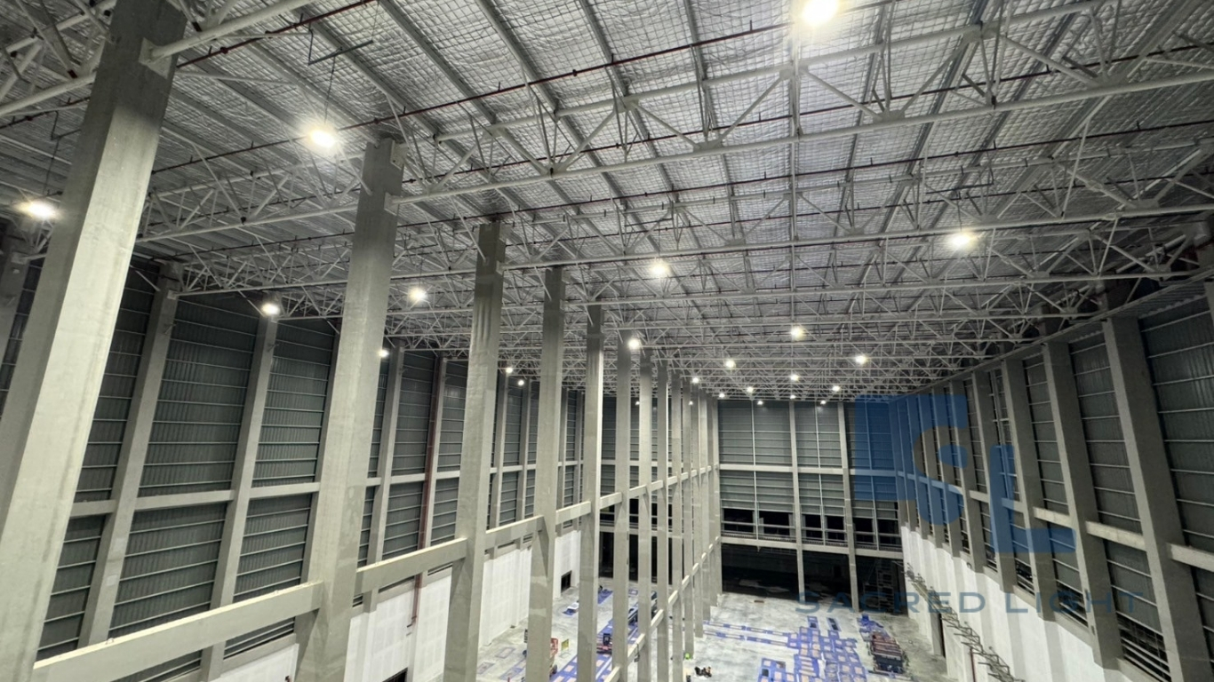 ติดตั้งโคมไฟไฮเบย์ LED รุ่น E12 โรงงานผลิตอาหารสัตว์ สระบุรี