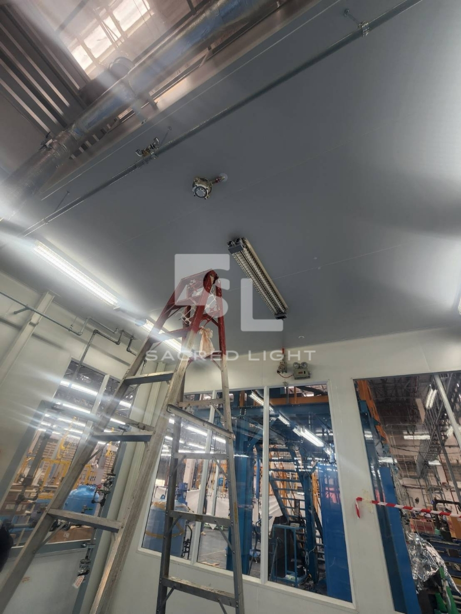 ติดตั้งโคมไฟกันระเบิดแบบยาว BC5401 โรงงานเครื่องปรับอากาศ นิคมลาดกระบัง