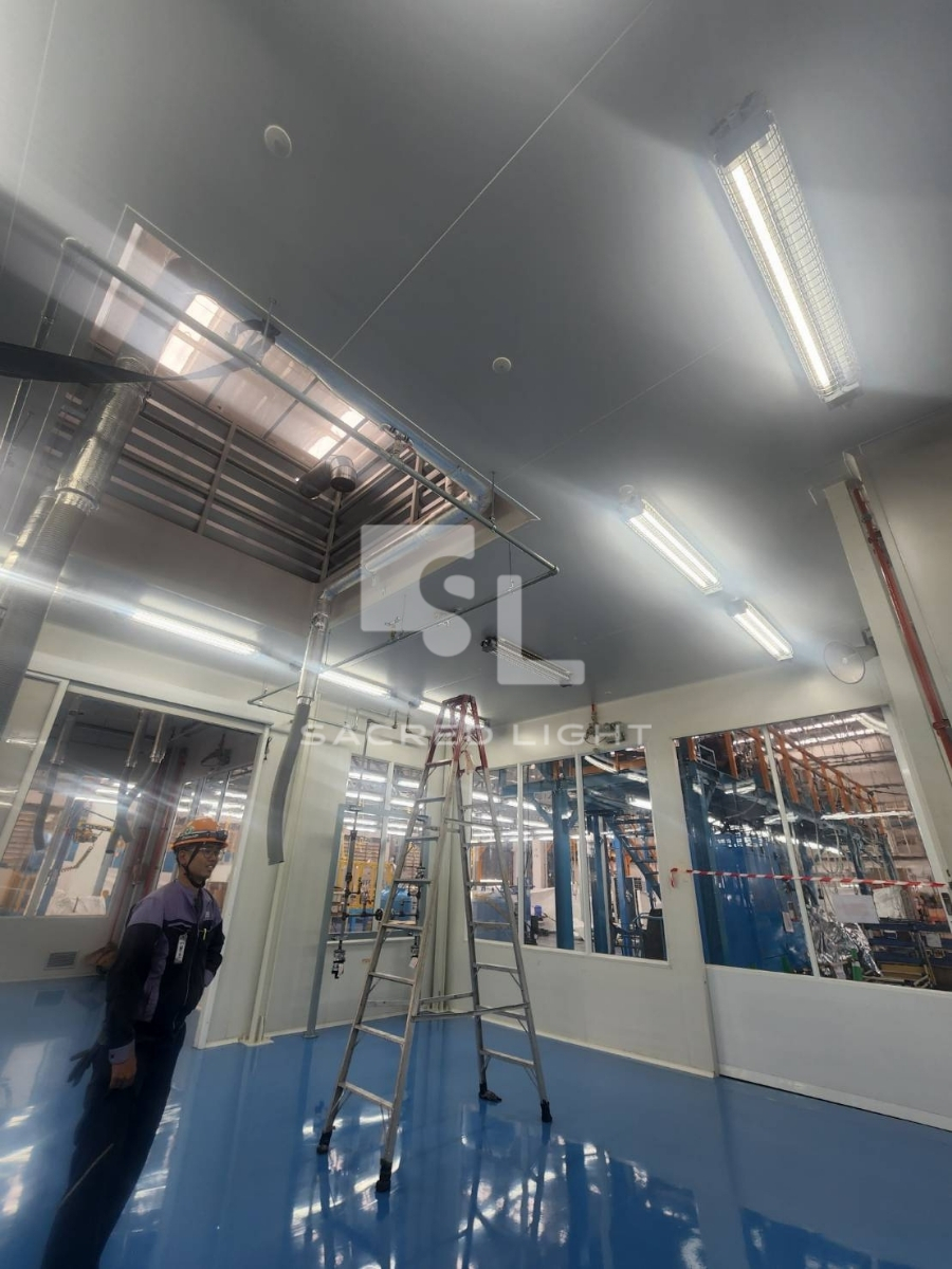 ติดตั้งโคมไฟกันระเบิดแบบยาว BC5401 โรงงานเครื่องปรับอากาศ นิคมลาดกระบัง