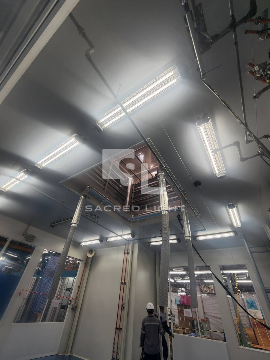ติดตั้งโคมไฟกันระเบิดแบบยาว BC5401 โรงงานเครื่องปรับอากาศ นิคมลาดกระบัง