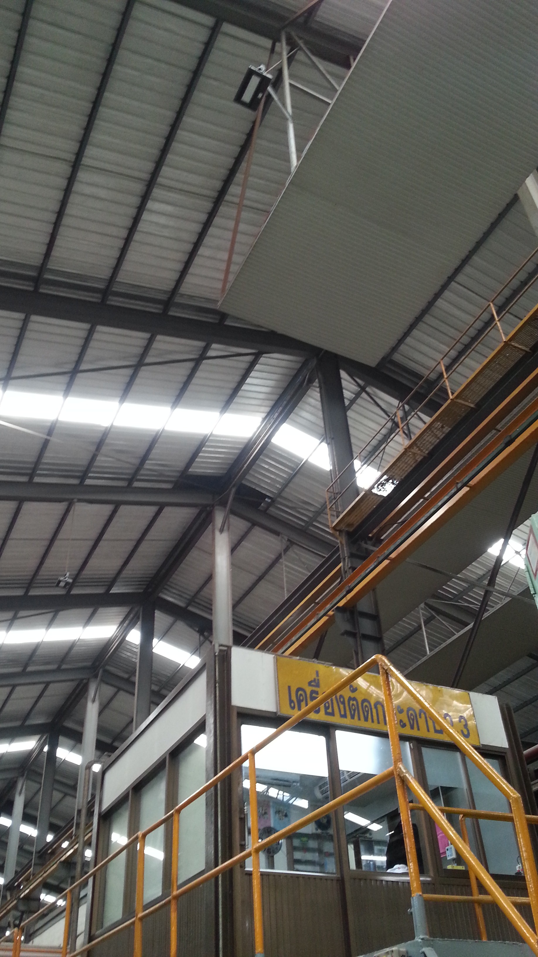 ผลงานการติดตั้งโคมไฮเบย์ LED (LED HIGH BAY) @บริษัทผู้กระดาษ ในจังหวัดราชบุรี
