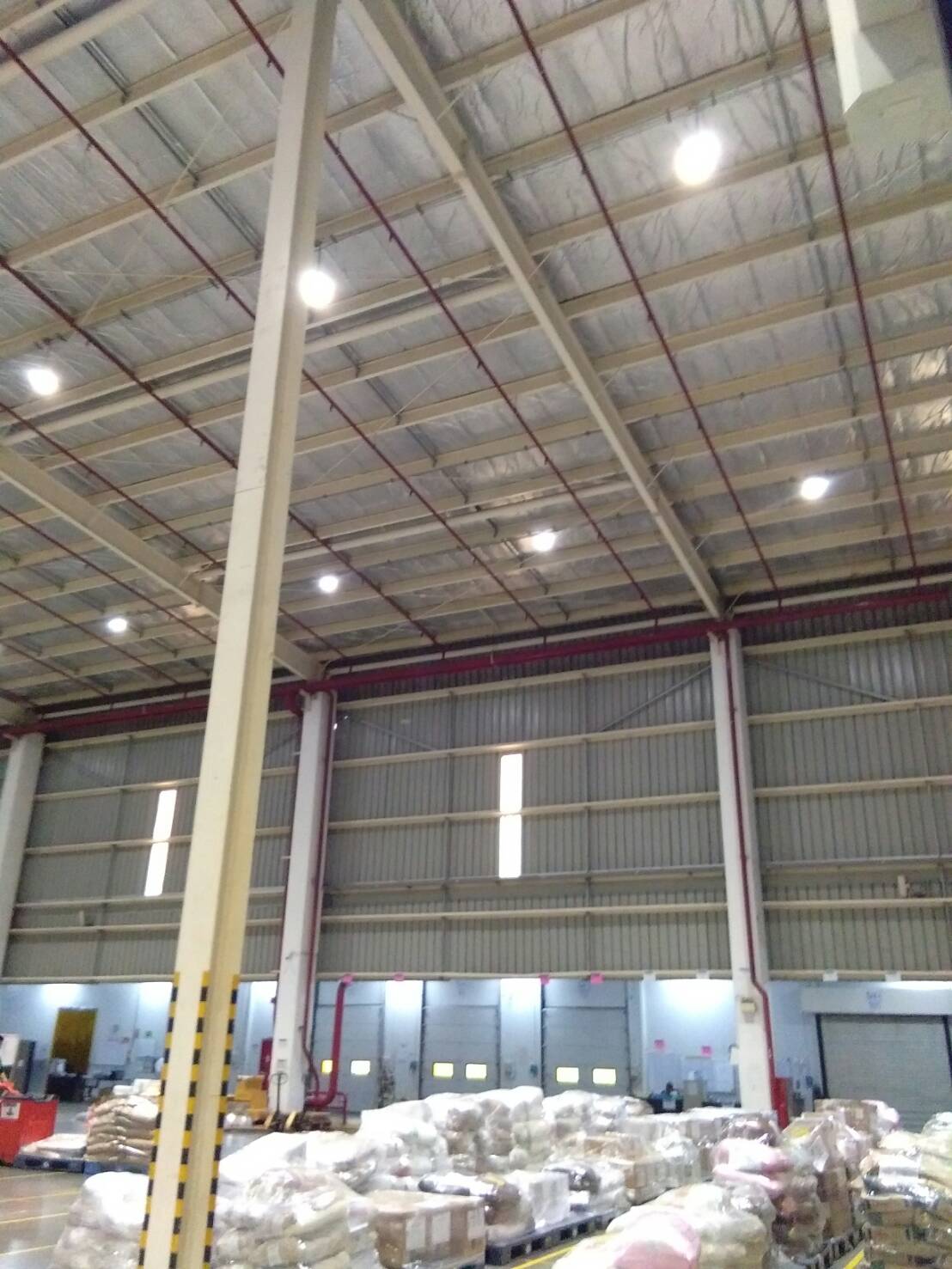 ผลงานการติดตั้งโคมไฮเบย์ LED (LED HIGH BAY) และโคมฟลัชไลท์ LED (LED FLOOD LIGHT) @บริษัทบริการขนส่งสินค้าทางบก